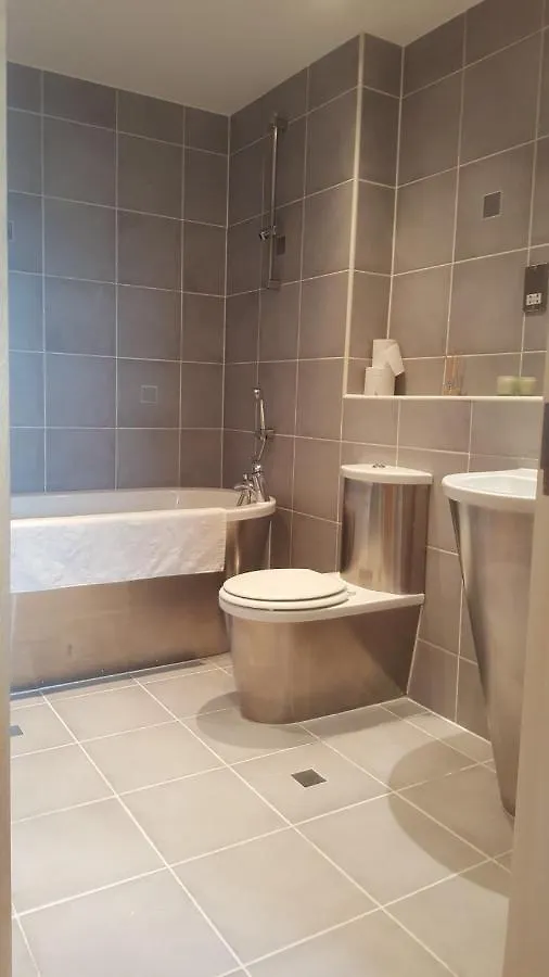 Sky Night Serviced Apartments Cardiff