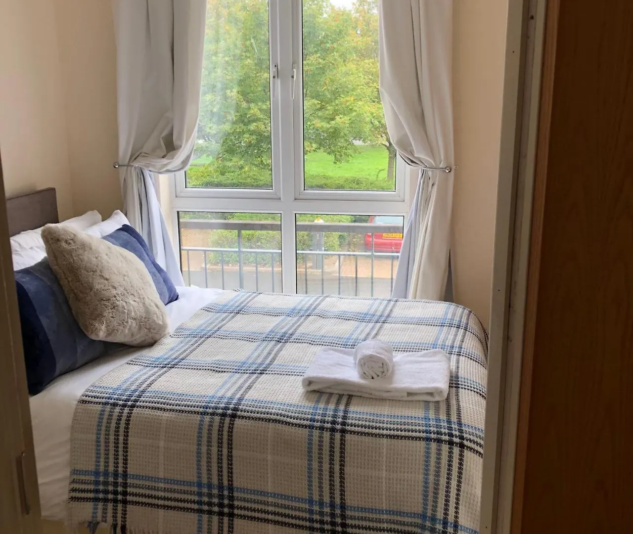 Sky Night Serviced Apartments Cardiff